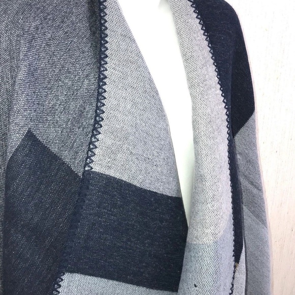 New Harve Benard Woven Whip-Stitch Blanket Poncho - Picture 5 of 8